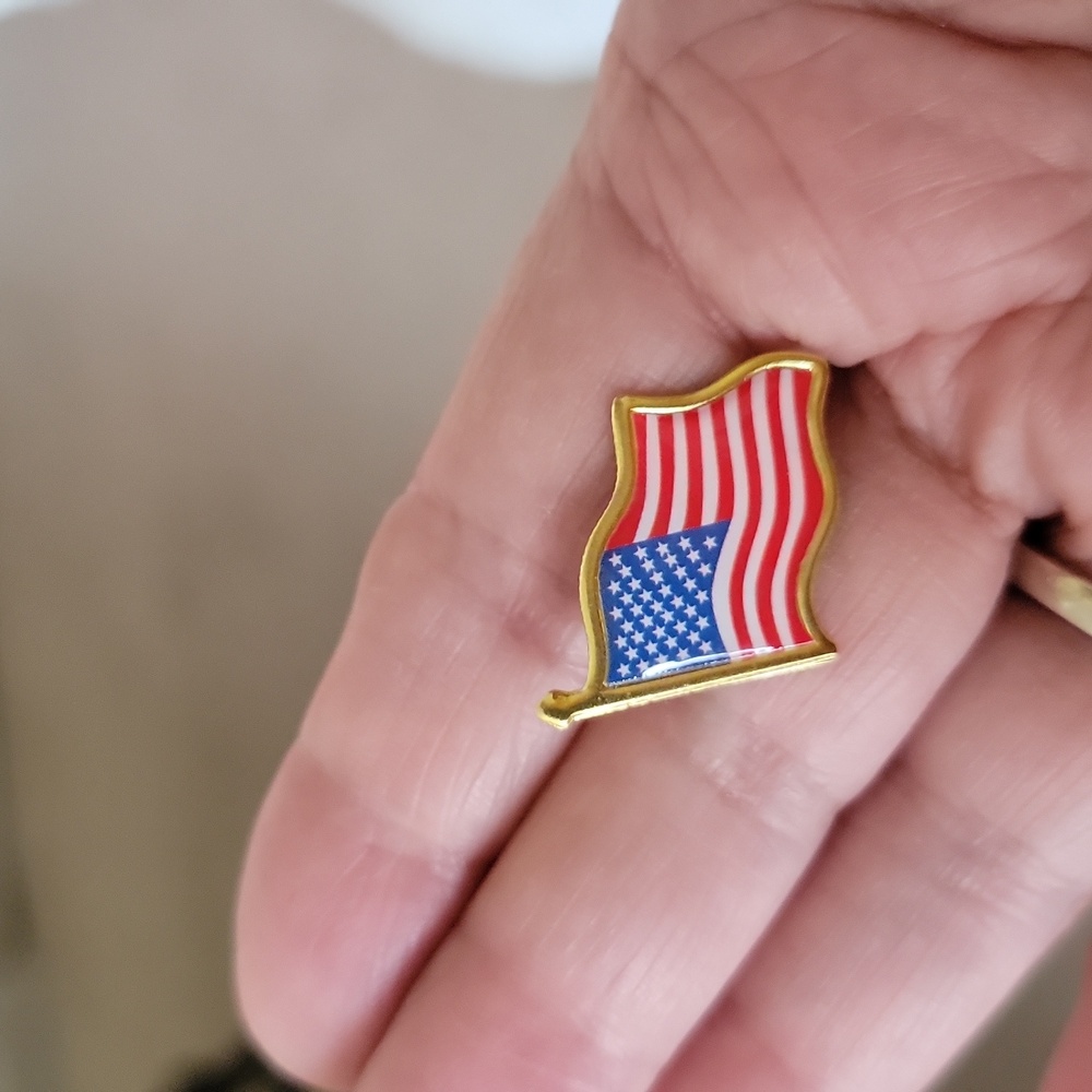 American Flag Lapel Pin Set of 2 Red White Blue Patriotic Pins New - Picture 9 of 10